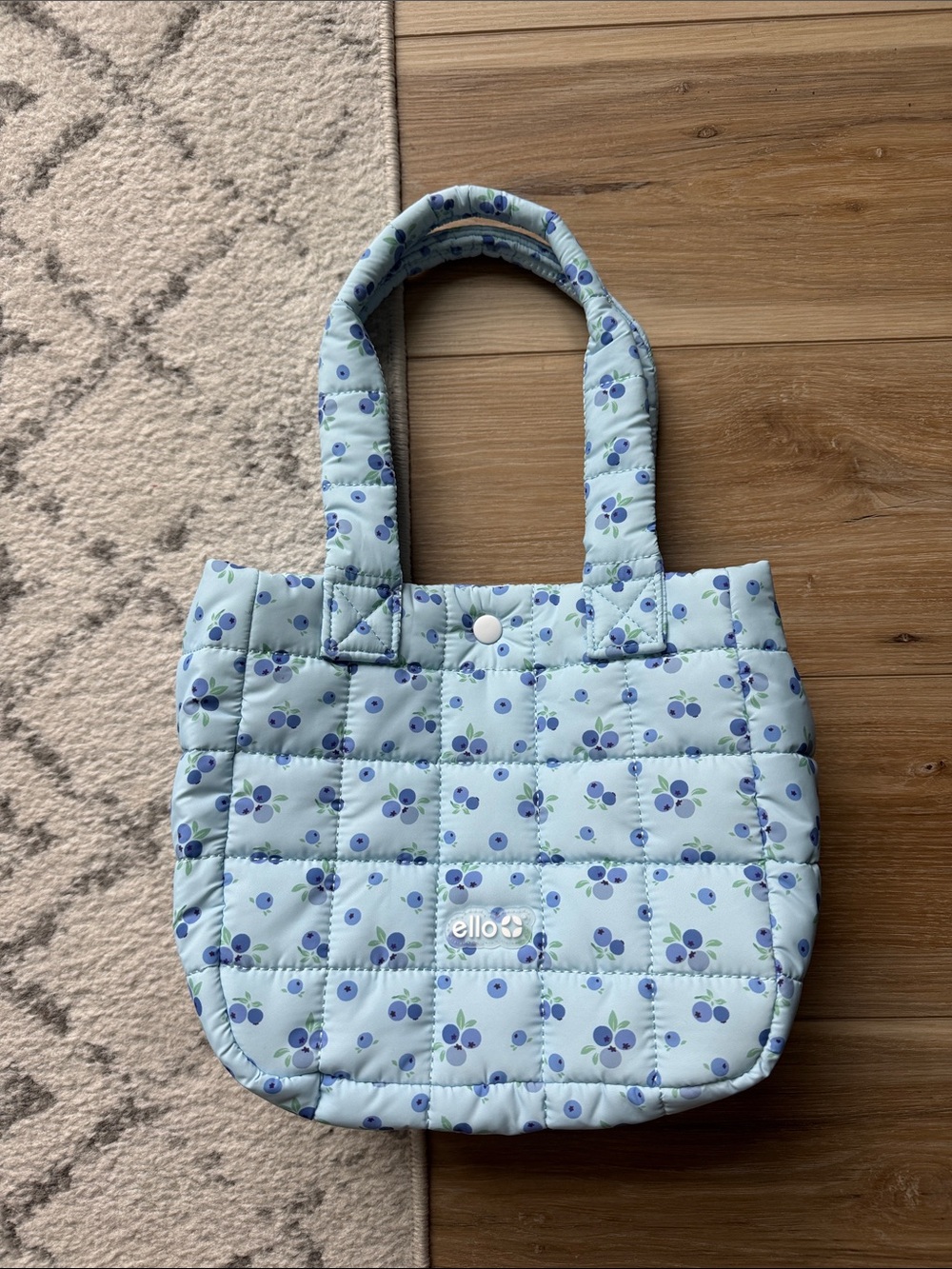 ELLO PUFFER LUNCH TOTE in a blue blueberry pattern - Picture 4 of 7